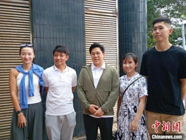 谷锦网 霍启刚谈参观海军山东舰：很震撼、很感动