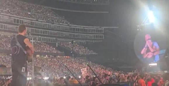 亿策略 曝Coldplay演唱会拍到的出轨男道歉“这不是我想成为的样子”