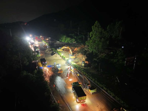 大赢家 泥石流侵袭致广佛肇高速部分路段管制，无人员伤亡